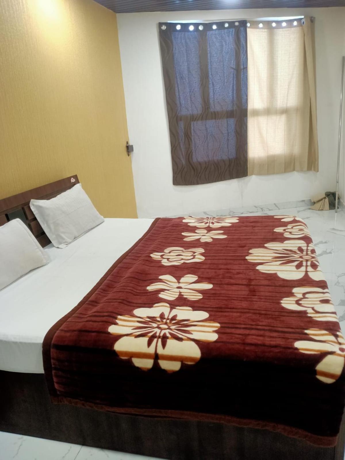 Sapphire Palace 3 Hotel Джайпур Екстериор снимка